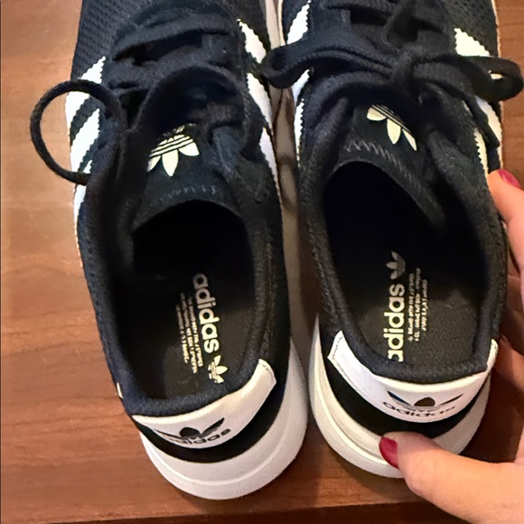 Adidas Sneakers. Size 9.5 - Picture 8 of 9